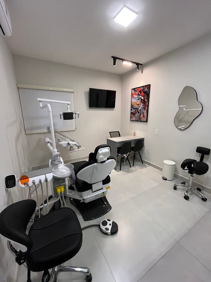 Relógio marcando pontualidade em clínica odontológica